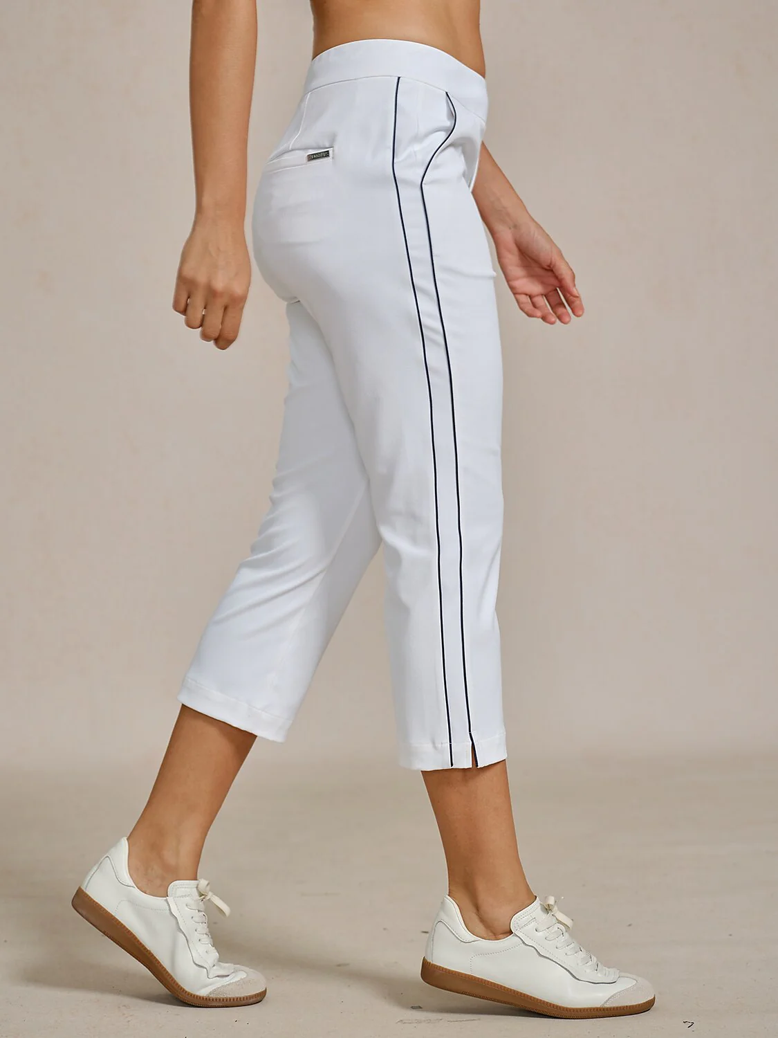 EAGLE 22 Inch Performance Stretch Trimmed Capri Pants